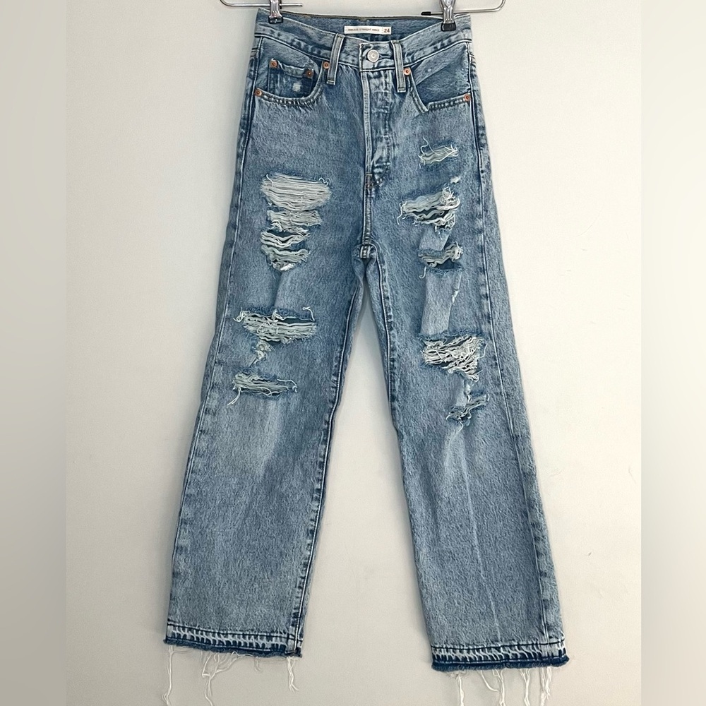 Levi’s Ultra High Rise Distressed Ribcage Straight Ankle Jeans Sz 24